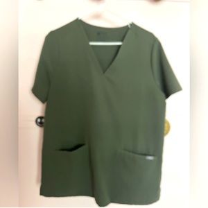 FIGS MOSS two pocket size XL scrub top in great condition.